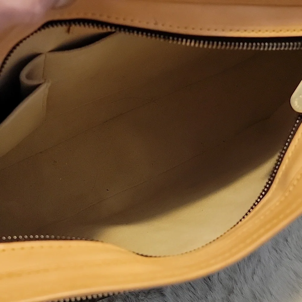 Louis Vuitton Hudson Crossbody Bag - Picture 12 of 16